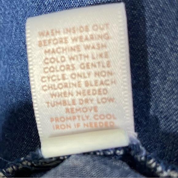 Denim look poof sleeve blouse - Picture 2 of 5